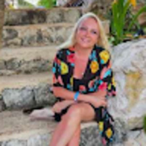 Meet your Posher, Corina